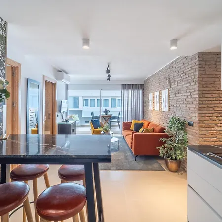 First Line Apartment *